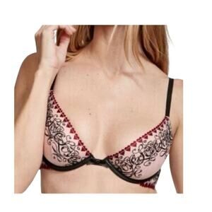 Victoria's Secret 32DD Very Sexy heart embroidered demi underwire bra BC3 3210